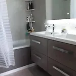 Chez L'habitante Avec Salle De Bain Et Cuisine Communes - Presence D'un Privatunterkunft *