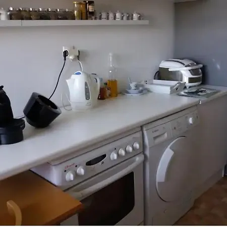 Privatunterkunft Chez L'habitante Avec Salle De Bain Et Cuisine Communes - Presence D'un